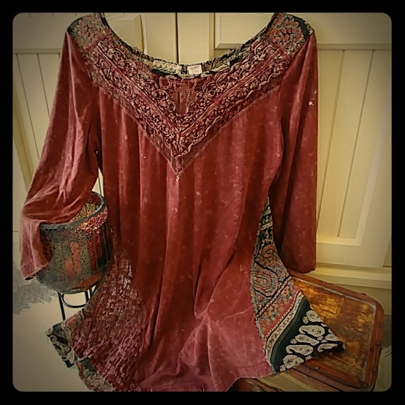 Gimmicks Tops - ⚜️Unique Top⚜️